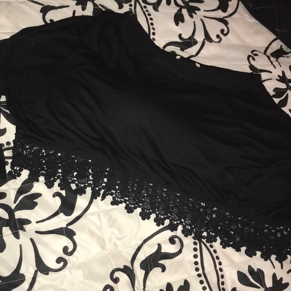 ✨ Lace bottom crop top - Picture 2 of 4